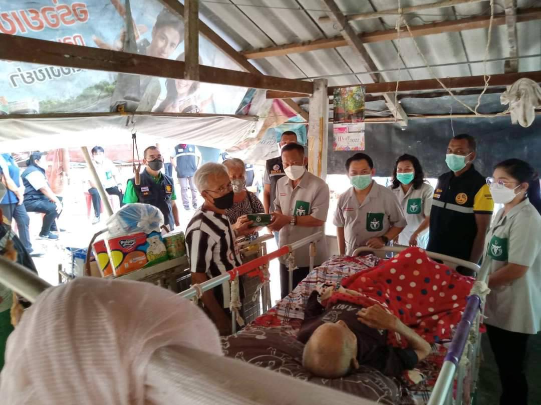 หน่วยแพทย์ พอ.สว.จังหวัดระนองลงพื้นที่ให้บริการช่วยเหลือประชาชนพื้นที่บ้านวังกุ่ม 