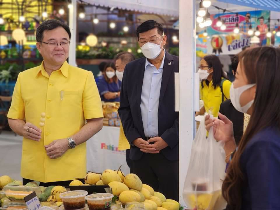 พ่อเเมืองแปดริ้วโกอินเตอร์มะม่วงแปดริ้วขึ้นห้างสร้างรายใด้นับ 10 ล้านบาท  