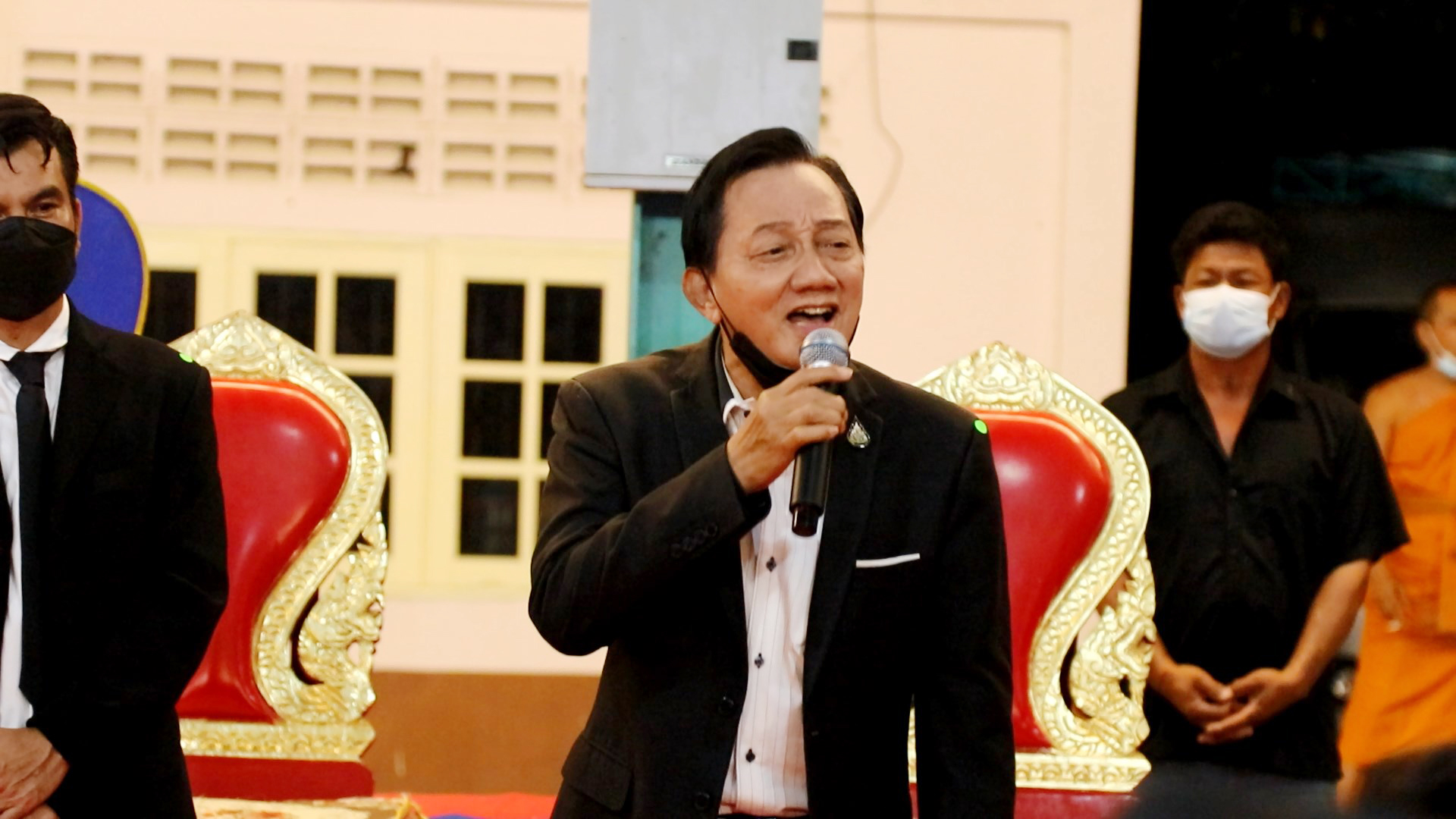 บรรยากาศพิธีสวดอภิธรรม"ศรเพชร" คืนแรก​ ศิลปินนักร้องแห่ร่วมร้องเพลงไว้อาลัย