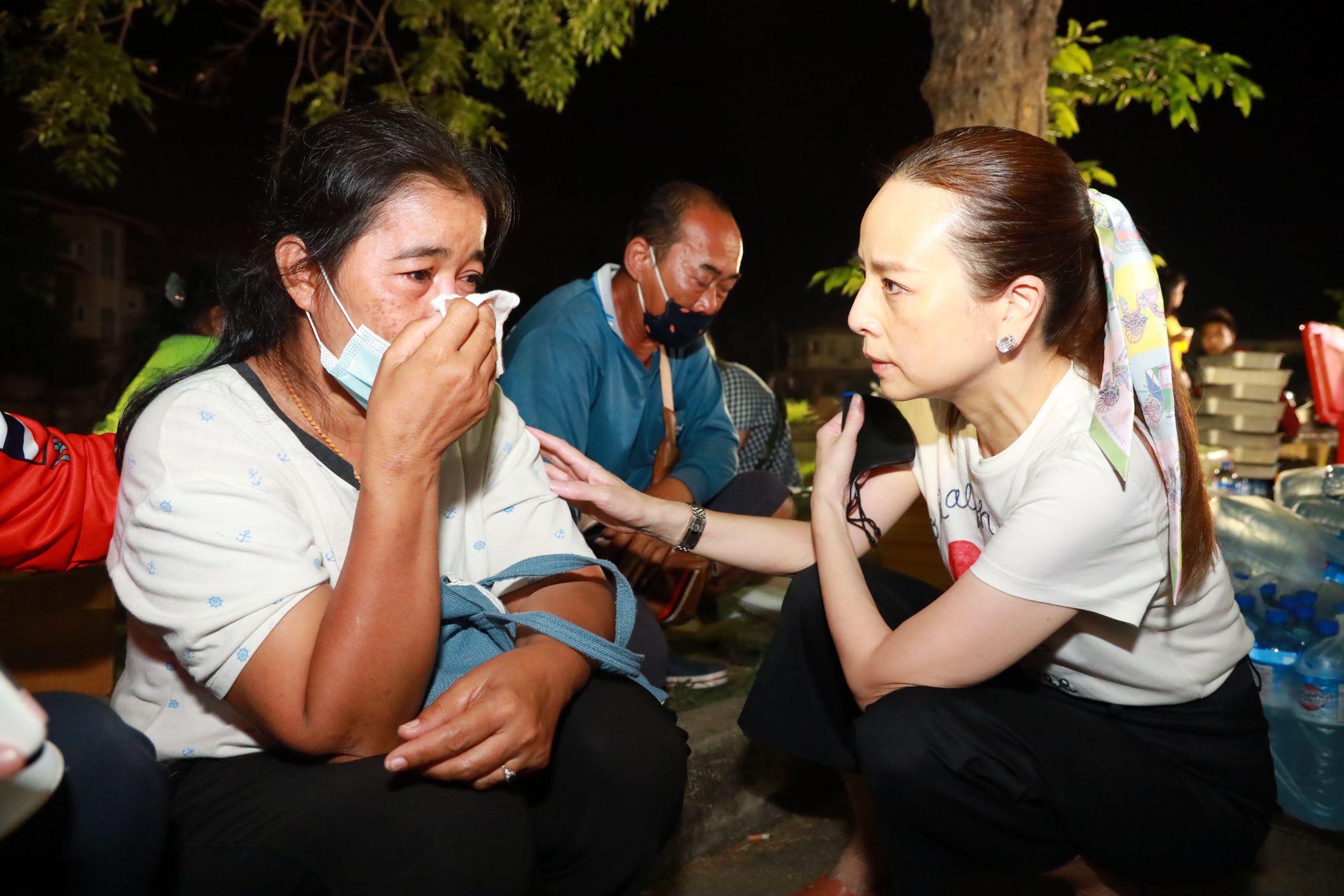 ‘มาดามแป้ง’ ลงพื้นที่เหตุอาคารถล่ม โดยมูลนิธิมาดามแป้งพร้อมช่วยครอบครัวอาสาผู้เสียสละ