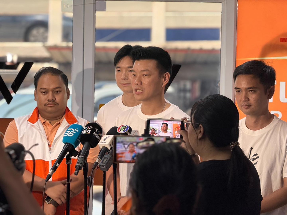"ณัฐพงษ์" ไม่หวั่นโพลชี้กระแสร่วง "อภิสิทธิ์" แซงหน้า ย้ำ "ปชน." ไม่ยึดติดตัวบุคคล ชี้ "ไอซ์" ยังได้รับความนิยม