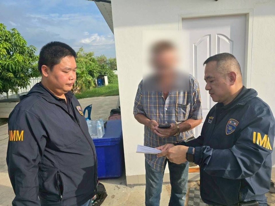 ตม.4 จับพ่อเลี้ยงเยอรมันวัย 74 ปี หนีหมายจับอินเตอร์โพล คดีล่วงละเมิดลูกเลี้ยงเด็กไทย