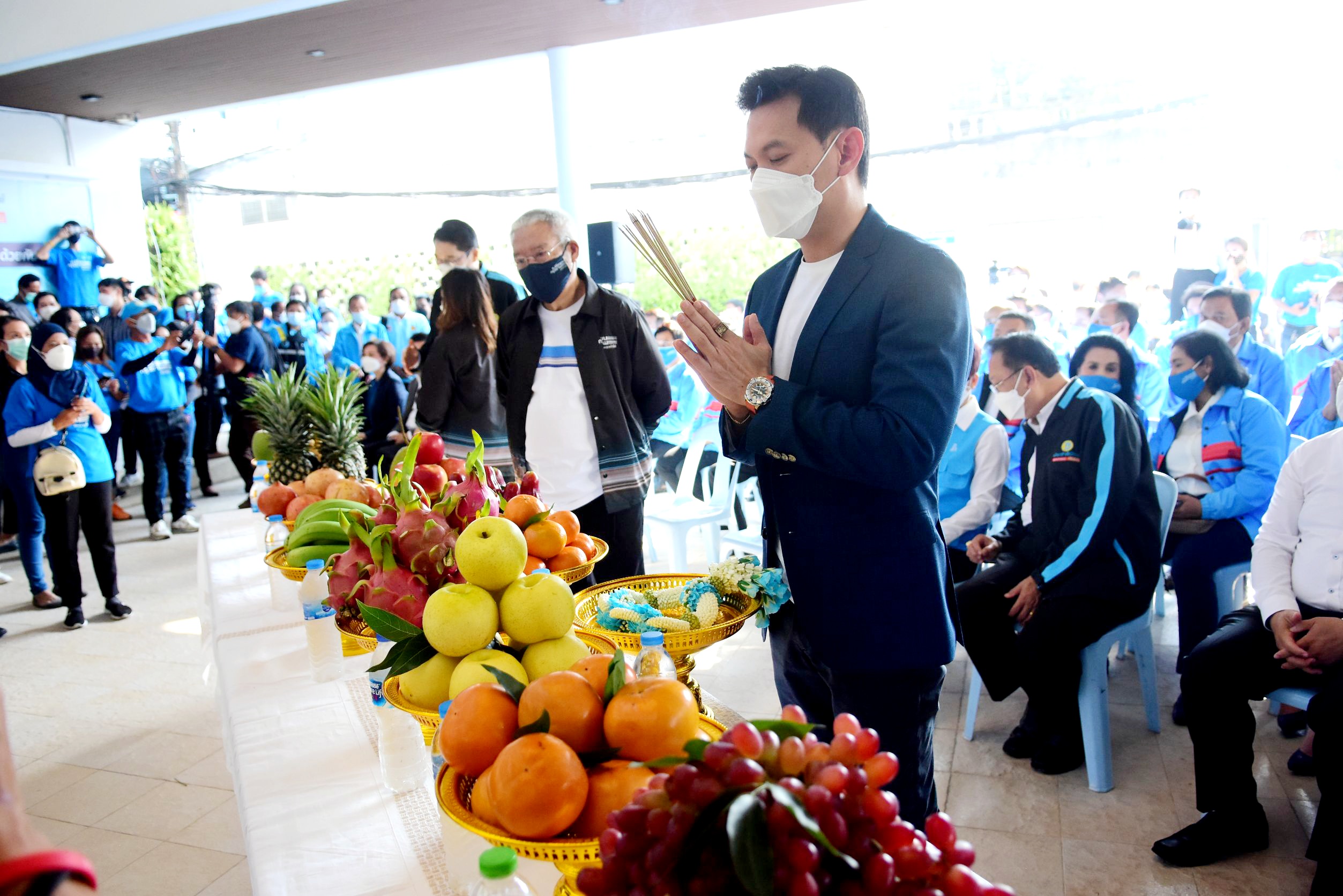 ปชป.คึกคัก! "ดร.เอ้-50 ส.ก."ถือฤกษ์สักการะพระแม่ธรณีบีบมวยผม ด้าน "เฉลิมชัย" ปลุกพรรคลุกขึ้นสู้ทวงคืนกทม.