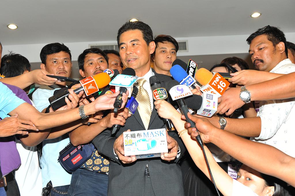 สื่อสะท้อนการทำงาน "ศูนย์โควิด-19" แนะยึด "ถ้ำหลวงโมเดล" ชงตั้งโรงงานผลิตหน้ากากอนามัยเอง