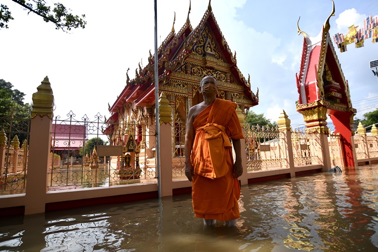 น้ำท่วมวัดในอยุธยา  หลังระดับน้ำแม่น้ำป่าสัก เพิ่มสูงขึ้น (ประมวลภาพ)