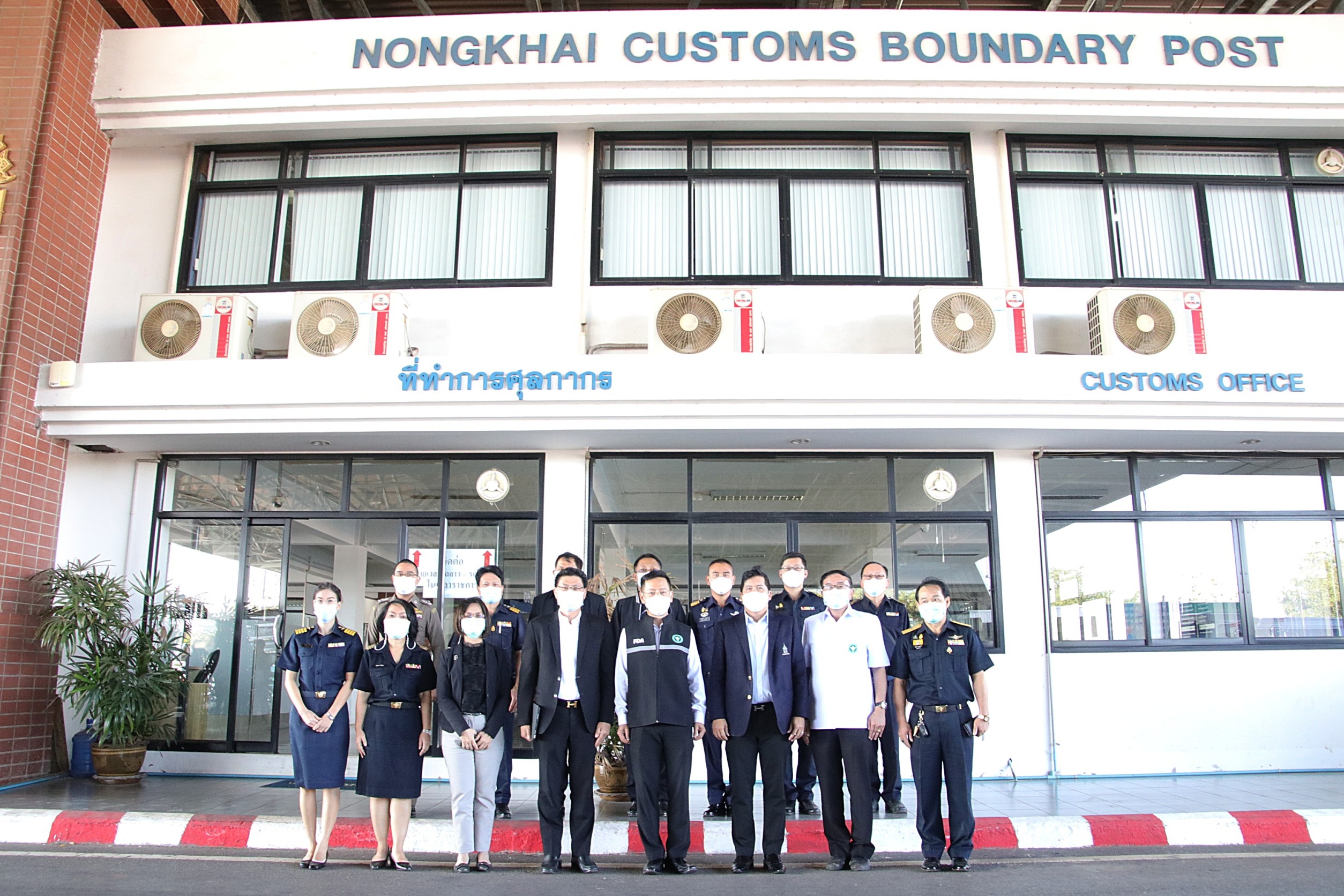  รองเลขาธิการคณะกรรมการอาหารและยาลงพื้นที่ตรวจสินค้าที่ผ่านด่านอาหารและยาหนองคายหลังเปิดบริการรถไฟจีน – ลาว