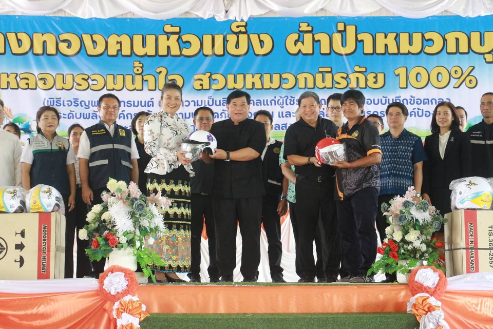 อ่างทองปลุกเสกหมวก “ฅนหัวแข็ง” 3,391 ใบ เน้นสวมจริง ลดเจ็บ-ตายช่วงสงกรานต์ 