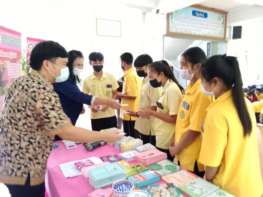 จัดหางานจังหวัดตรังแนะแนวอาชีพให้นักเรียนเตรียมความพร้อมเข้าสู่ตลาดแรงงาน