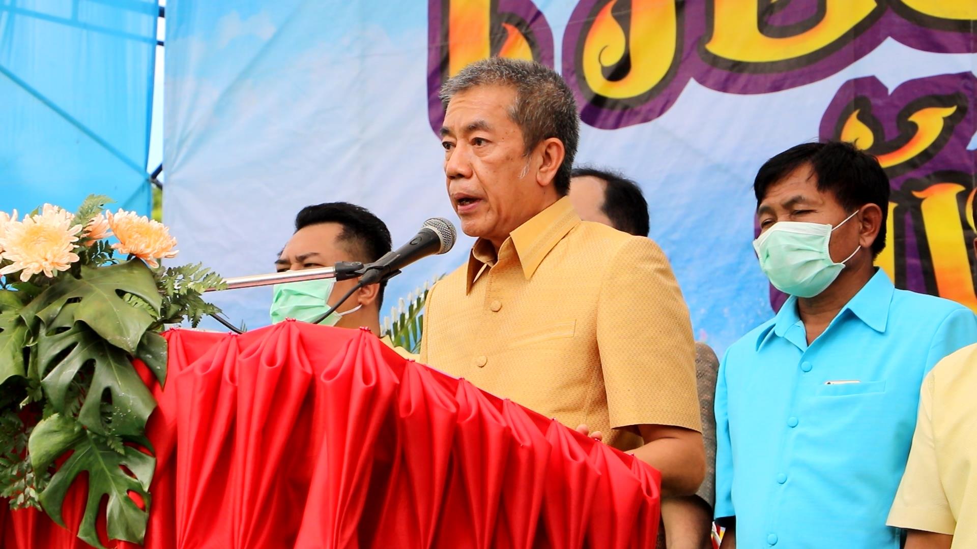 ผู้ว่าฯสุรินทร์เปิดงานประเพณีแข่งขันเรือยาว ปลอดเหล้า ชิงถ้วยเกียรติยศ