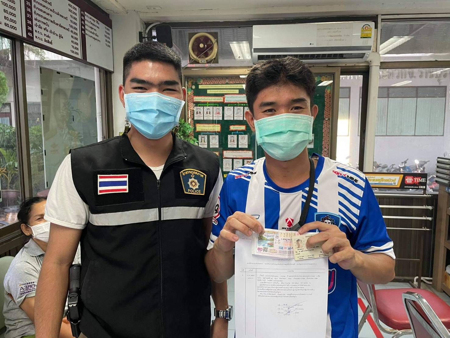 หนุ่ม​ไทยใหญ่​ในโรงงานดำเนินสะดวก​ ถูกรางวัลที่​ 1​ รับโชค​ 6​ ล้าน