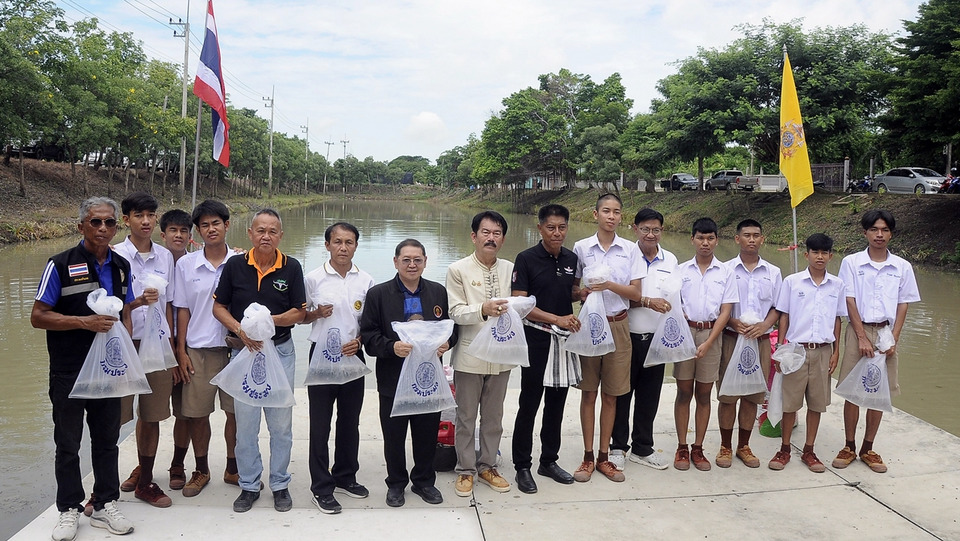 สภาเกษตรกรอยุธยา ฟื้นฟู “บ่อปลาพระราชทานบ้านบางชะนี” ปล่อยปลานิลจิตรลดา 3,000 ตัว สืบสานพระราชปณิธาน