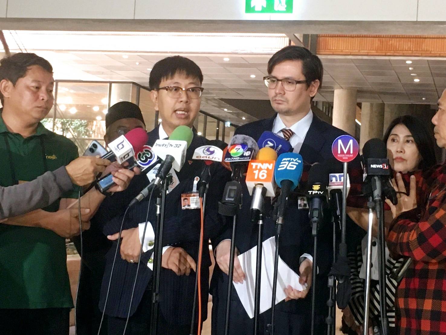 "กมธ.ความมั่นคงฯ" ถกปมคุกคาม "พี่สาววันเฉลิม" หน้าบ้านจันทร์ส่องหล้า จ่อเชิญ "ทักษิณ" เข้าชี้แจงด้วย
