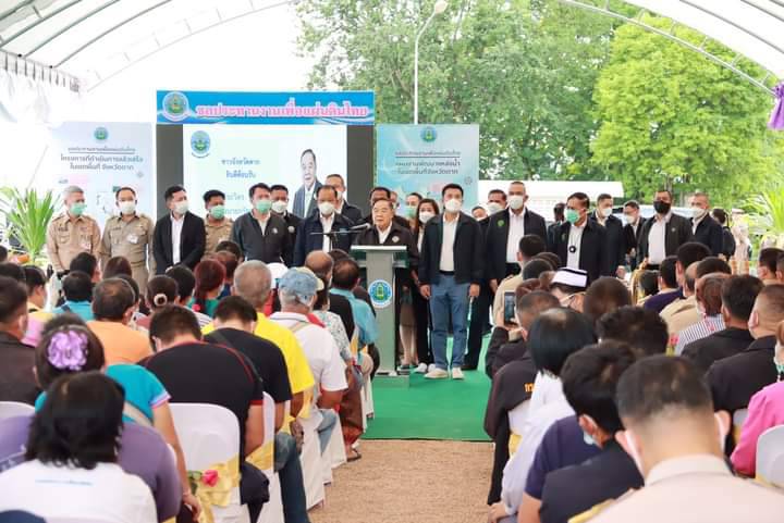  "พล.อ.ประวิตร" ลงพื้นที่ติดตามสถานการณ์น้ำในพื้นที่จังหวัดตาก 
