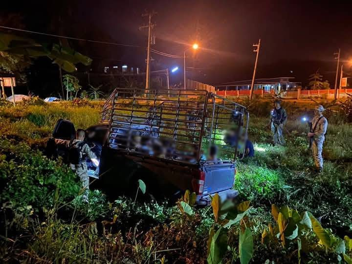 สกัดจับแรงงานเมียนมา 9 คน ชายแดนตาก รถแหกด่านหนี ตำรวจ-ทหารไล่ลาสุดระทึก