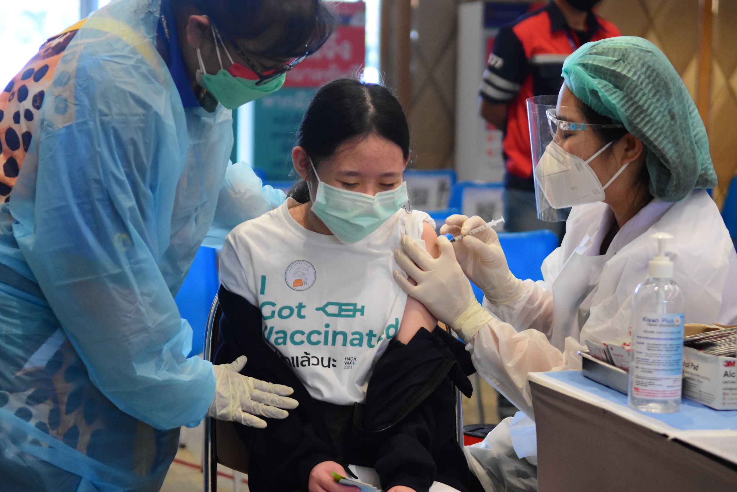 เริ่มแล้ว! ราชวิทยาลัยจุฬาภรณ์ ฉีดซิโนฟาร์มนักเรียนโครงการ “VACC 2 School”