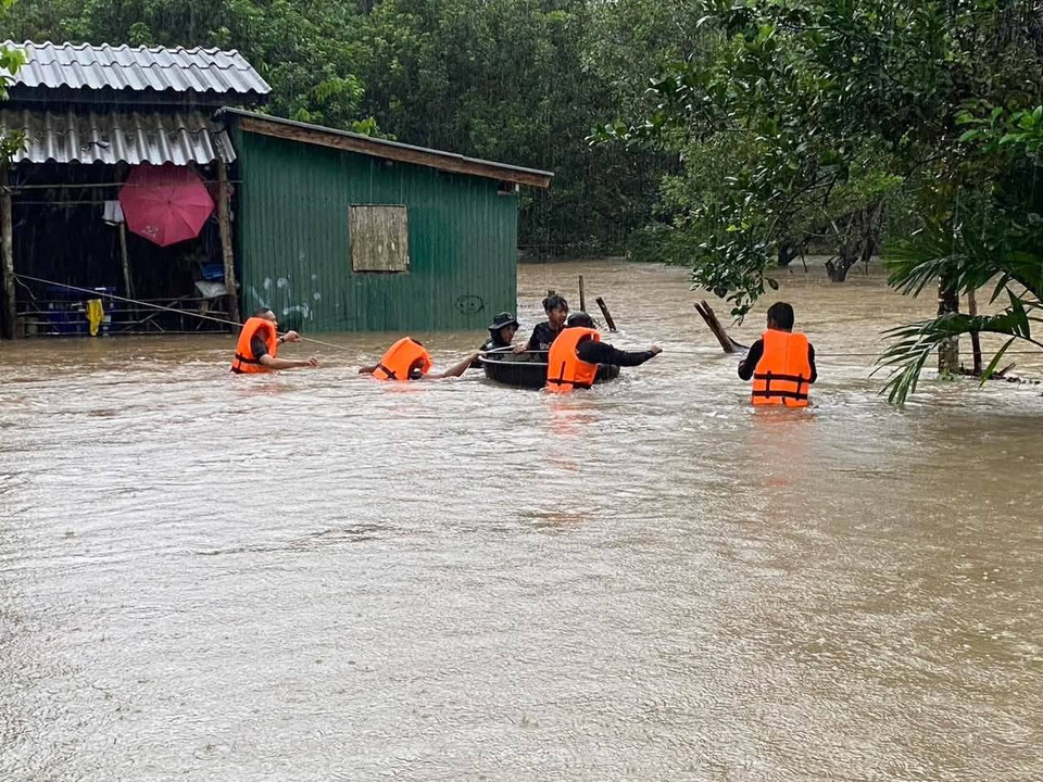 ด่วนที่สุด! ปภ.แจ้งเตือน! “4 อำเภอนราธิวาส” เร่งยกของ-อพยพขึ้นที่สูง “แม่น้ำโก-ลก"ล้นตลิ่ง เสี่ยงน้ำท่วม