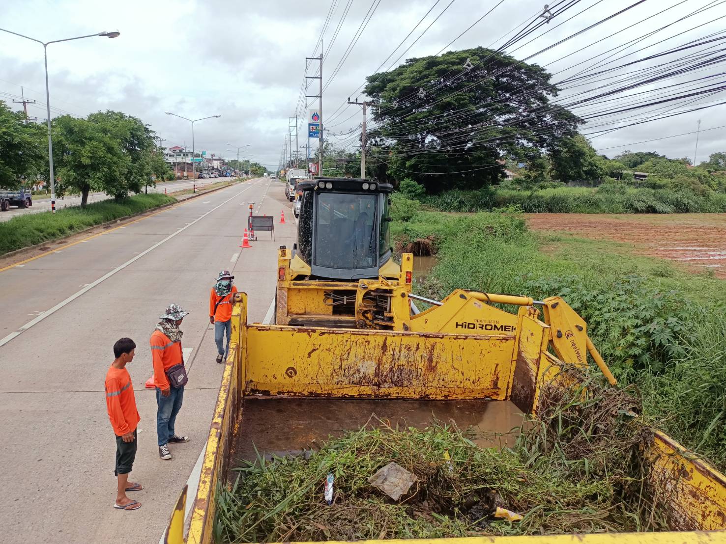 'โคราช'เร่งซ่อมแซมทางระบายน้ำล้นอ่างหนองปรึก อ.โชคชัย  หลังถูกน้ำฝนกัดเซาะ 