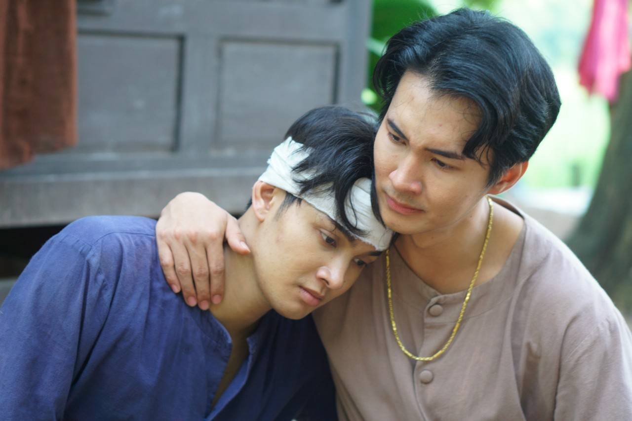 ซีรีส์วาย ลอยแก้ว Loy Kaew First Love EP.1: "ความลับที่เริ่มต้นในทุ่งบางมะเกลือ"