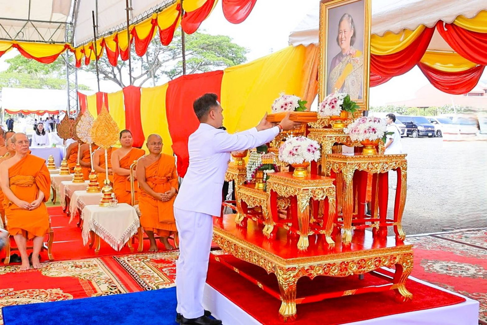 "กรมสมเด็จพระเทพฯ" พระราชทานผ้าไตร ตอกเสาเข็มอาคารเรียนโรงเรียนวินิตศึกษา ครบ 80 ปี 