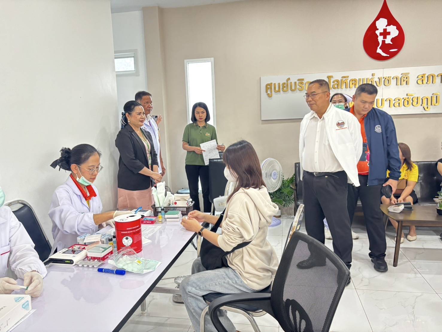 ชาวชัยภูมิ รวมใจร่วมบริจาคเลือดโรงพยาบาลชัยภูมิ เร่งส่งช่วยแนวหน้า หลังชายแดนไทย-กัมพูชาปะทะรุนแรง