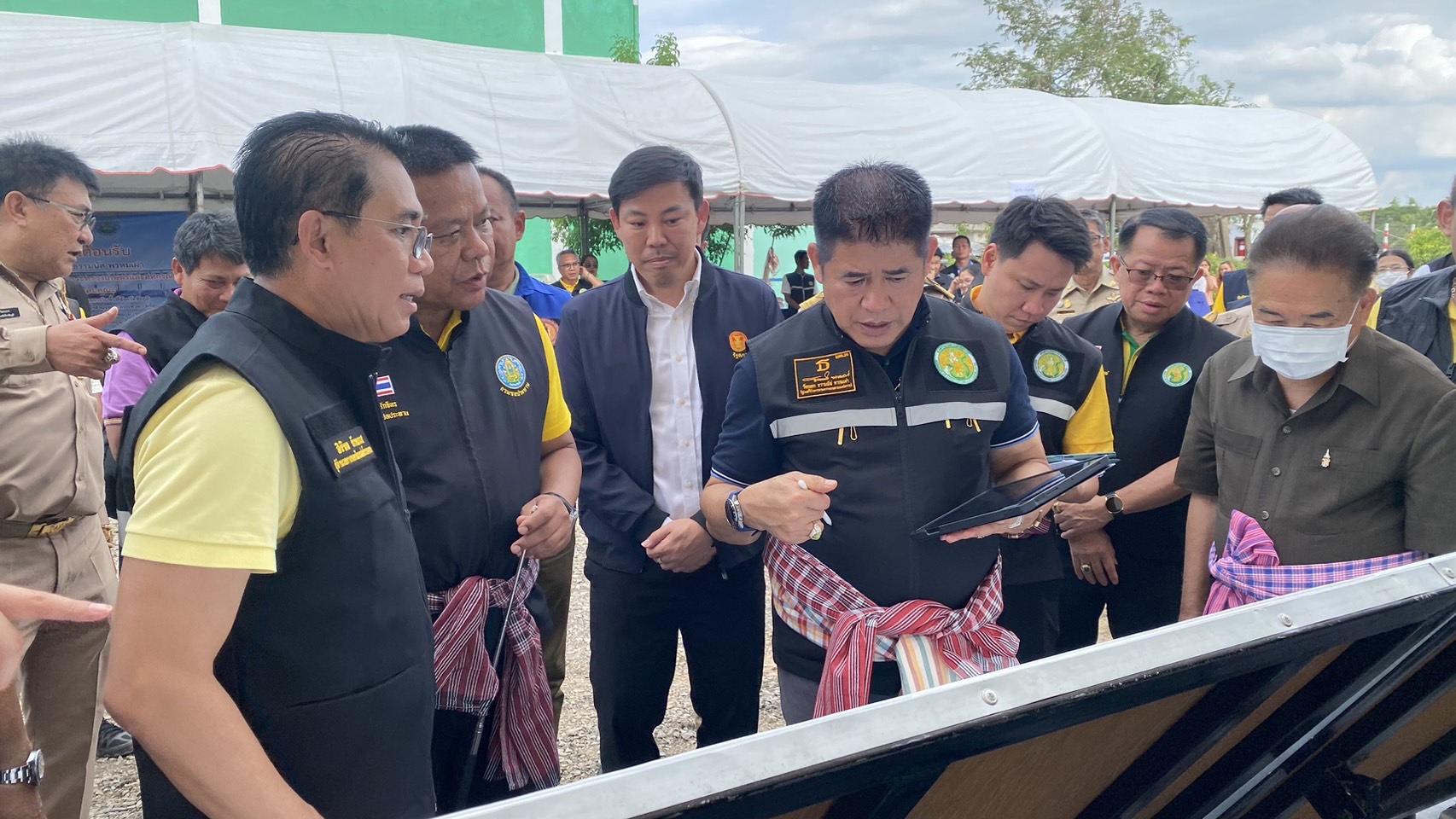 "ธรรมนัส-อรรถกร"ลงพื้นที่ชัยภูมิแก้ไขปัญหาการบริหารจัดการน้ำอย่างยั่งยืนพร้อมมอบโฉนดที่ดินเพื่อการเกษตร  