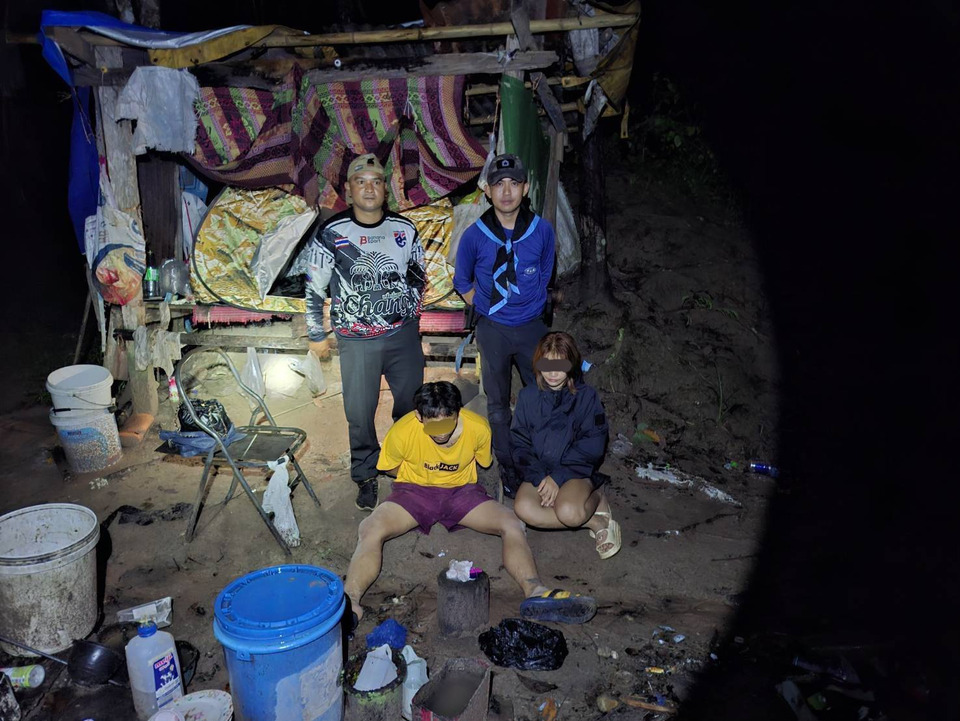 ทหารพรานหนองคาย รวบสองหนุ่มสาวค้ายาบ้า 606 เม็ด กลางสวนยาง 