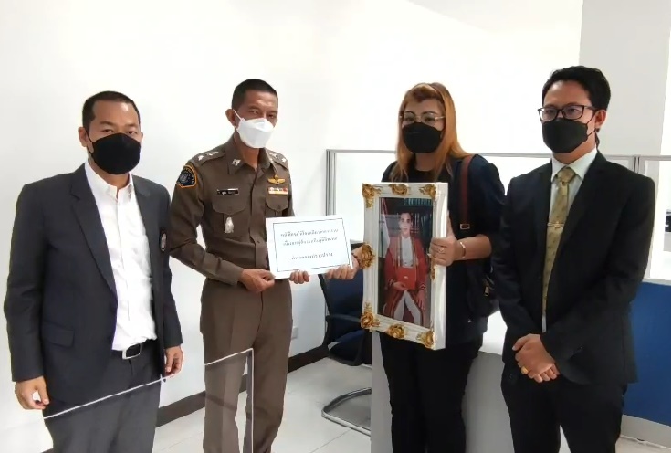 พี่สาวยื่นหนังสือกองปรามรับโอนคดี หลังน้องชายถูกขาใหญ่ในพื้นที่ อ.ท่าศาลา นครศรีธรรมราช ยิงเสียชีวิต หวั่นไม่ได้รับความเป็นธรรม