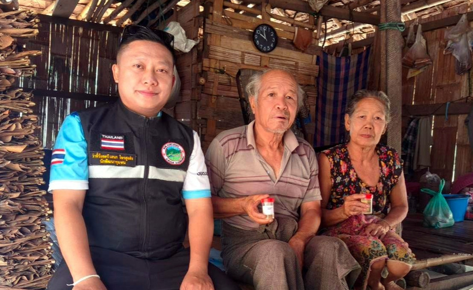 กรมควบคุมโรคลงพื้นที่สบเมย ตรวจฉี่ชาวบ้าน คัดกรองสารหนูจากแม่น้ำสาละวิน