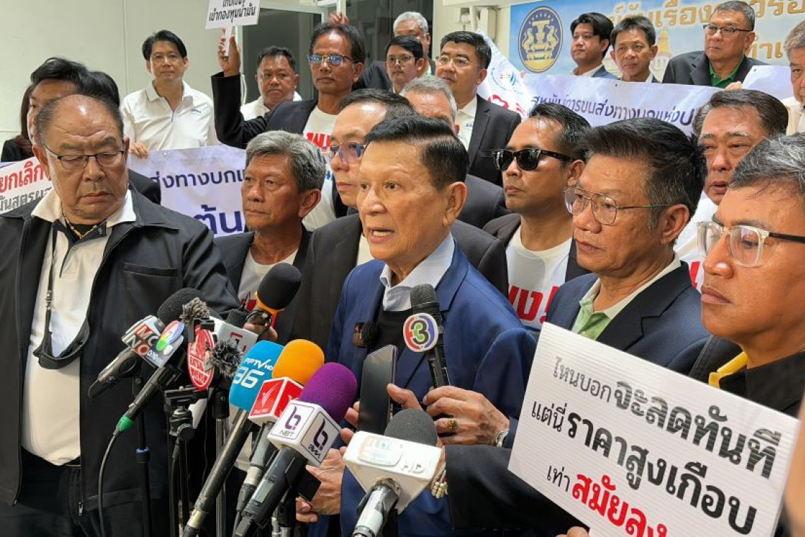 ม็อบรถบรรทุกบุกทำเนียบฯจี้"รัฐบาล"ตรึงดีเซล30บาท