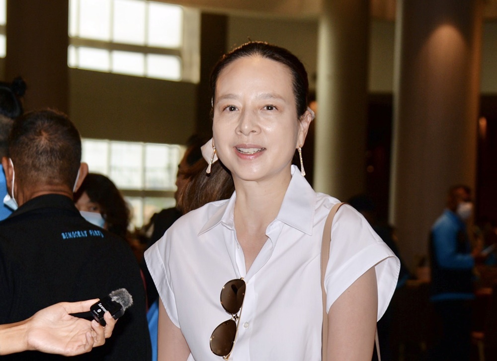 บอลไทยวิกฤตหนัก!! "มาดามแป้ง" ยอมรับถูกทาบนั่งนายกสมาคมฟุตบอลฯ 