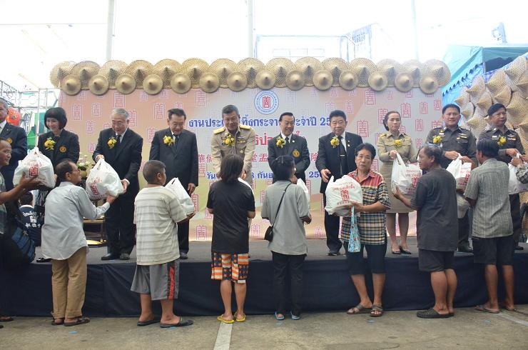107 ปีทิ้งกระจาดป่อเต็กตึ๊งปี 60 ช่วยผู้ยากไร้ 13.5 ล้าน