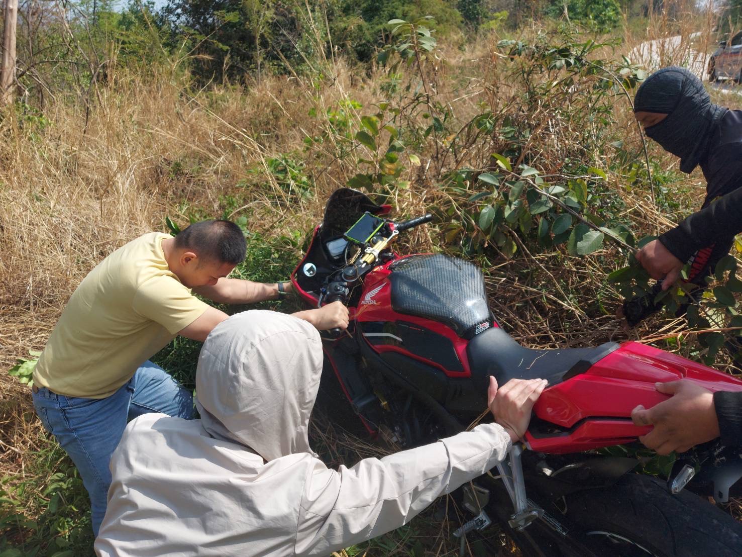 ชื่นชม!!ตำรวจท่องเที่ยวลพบุรีช่วยนทท.ประสบอุบัติเหตุจนปลอดภัย 