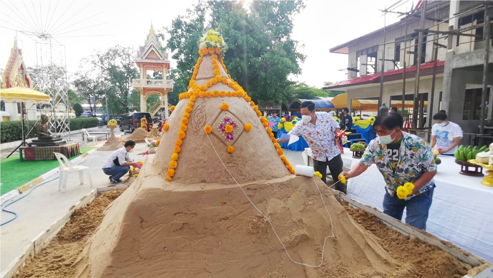 “รองแพะ” ร่วมก่อเจดีย์ทราย ฟื้นฟู ส่งเสริมอนุรักษ์วัฒนธรรม ประเพณีท้องถิ่น เทศกาลสงกรานต์