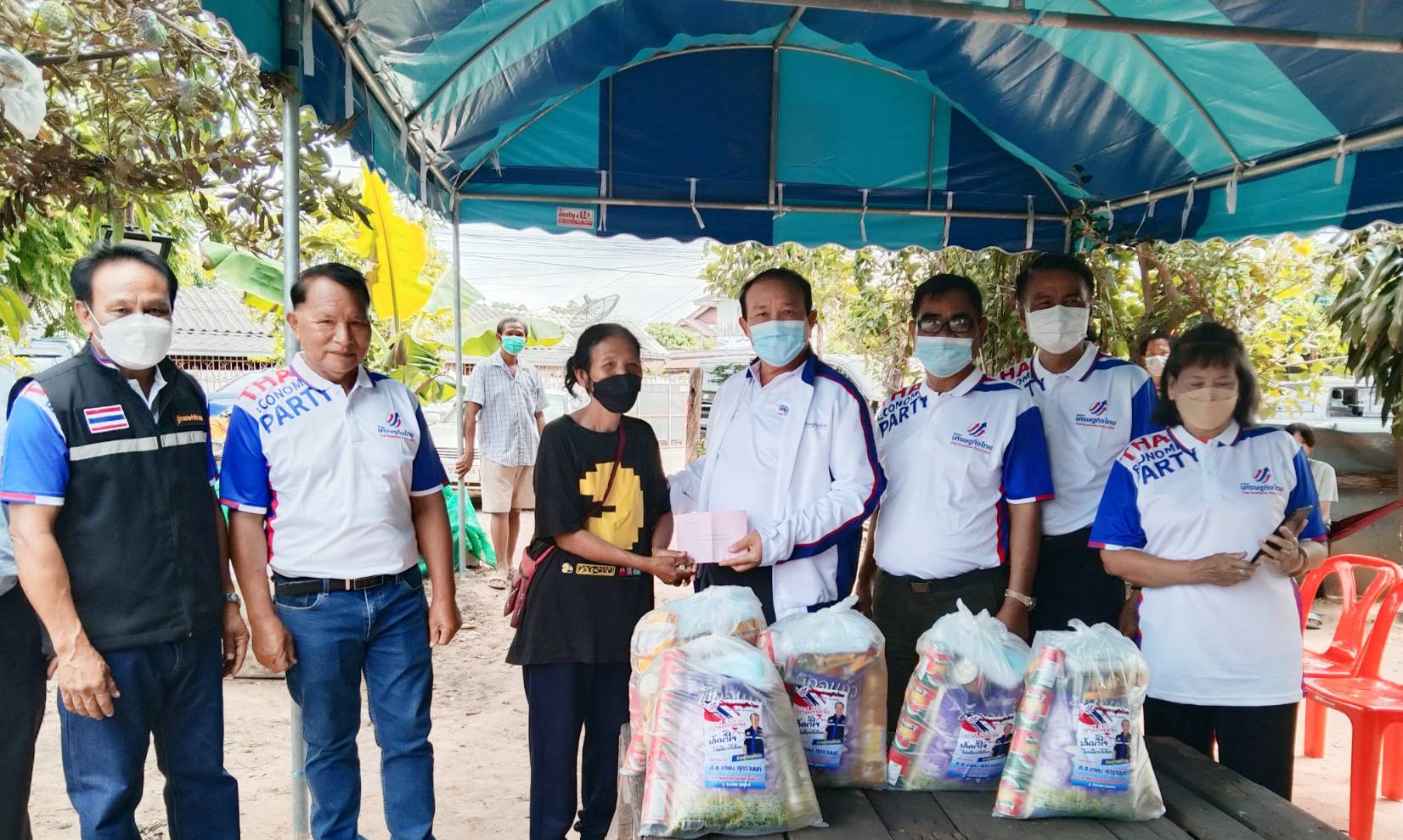 "ส.ส.ศท." รุดช่วยชาวบ้านถูกไฟไหม้ที่โคราช ด้าน "จอมขวัญ" ให้กำลังใจทีมสมุทรสาคร ซิตี้ หลังคว้าแชมป์ไทยแลนด์อเมเจอร์ลีก 