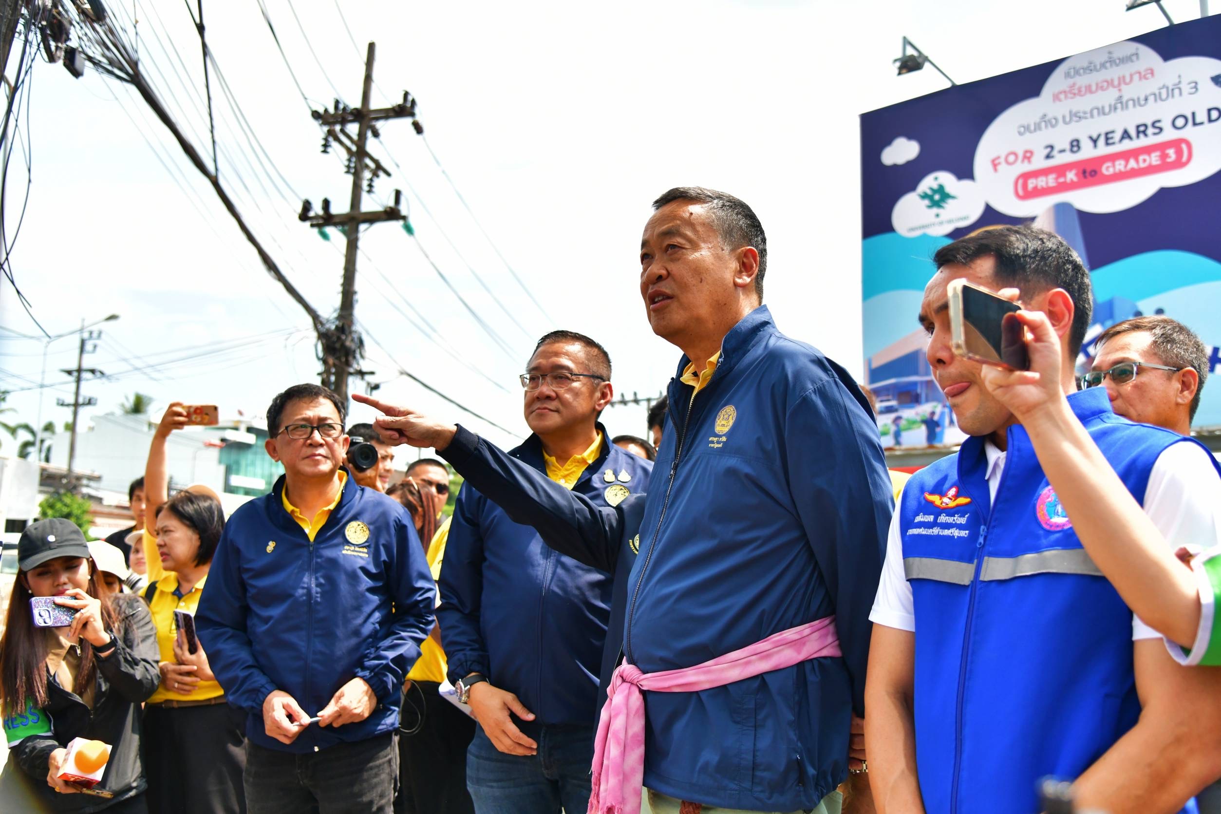 “นายกฯ” ติดตามโครงการทางแยกต่างระดับ แยกท่าเรือ พร้อมสำรวจการจราจร วงเวียน เห็นด้วยนำสายสื่อสารลงดิน