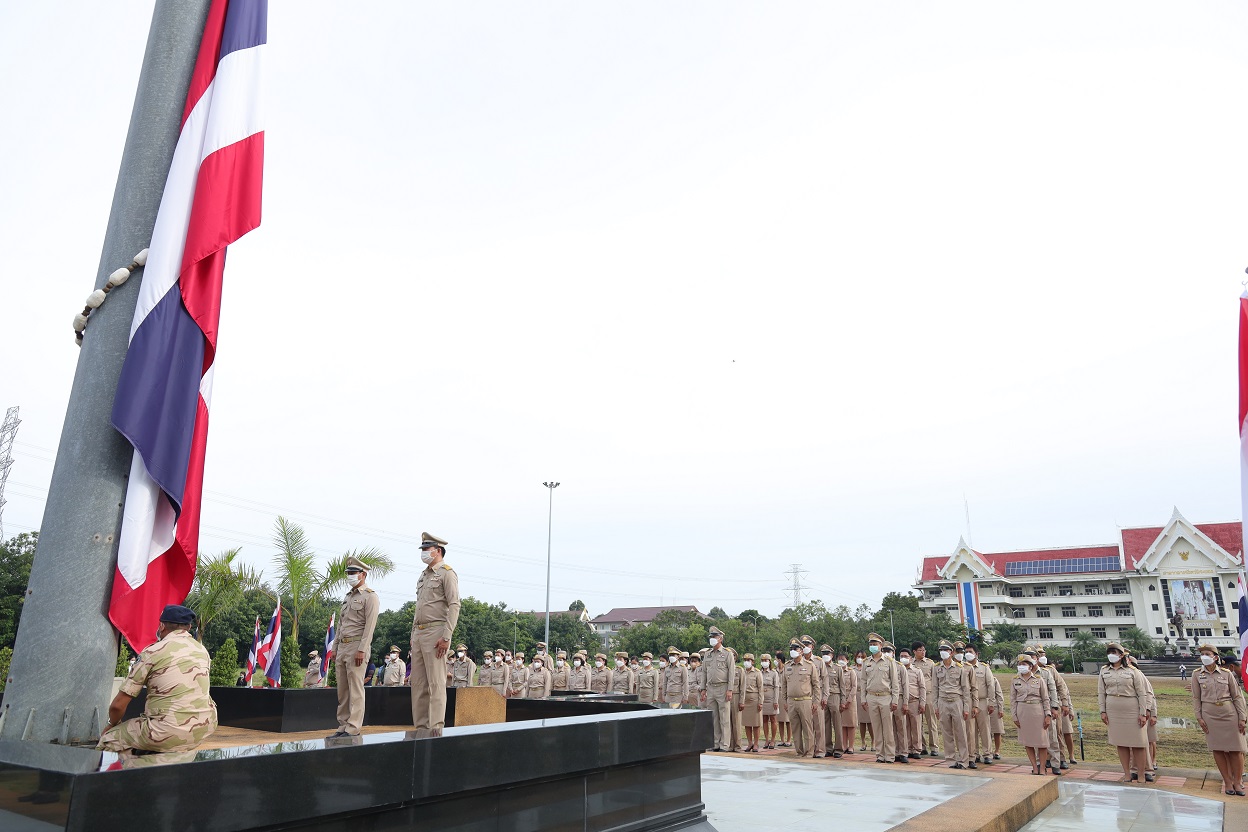 'ระยอง'เชิญธงชาติไทยขึ้นสู่ยอดเสาเนื่องในวันพระราชทานธงชาติไทย