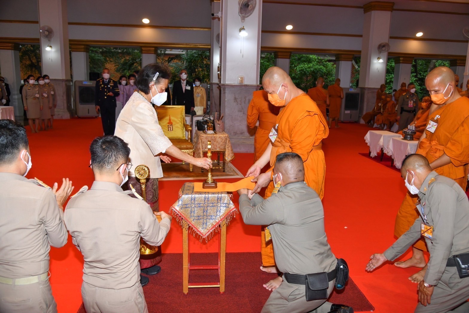 สมเด็จพระกนิษฐาธิราชเจ้า กรมสมเด็จพระเทพ  ประทานรางวัลเสาเสมาธรรมจักร แด่พระครูโสภณธรรมโชติ