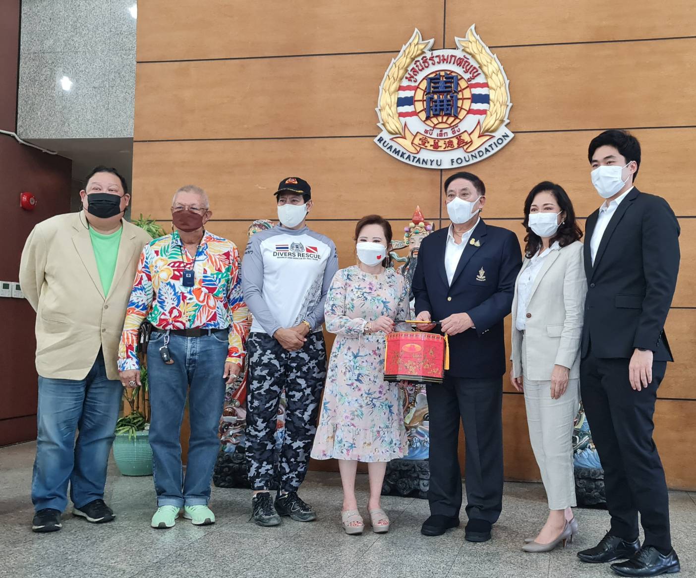 ผู้ว่าอัศวินขอบคุณมูลนิธิร่วมกตัญญู