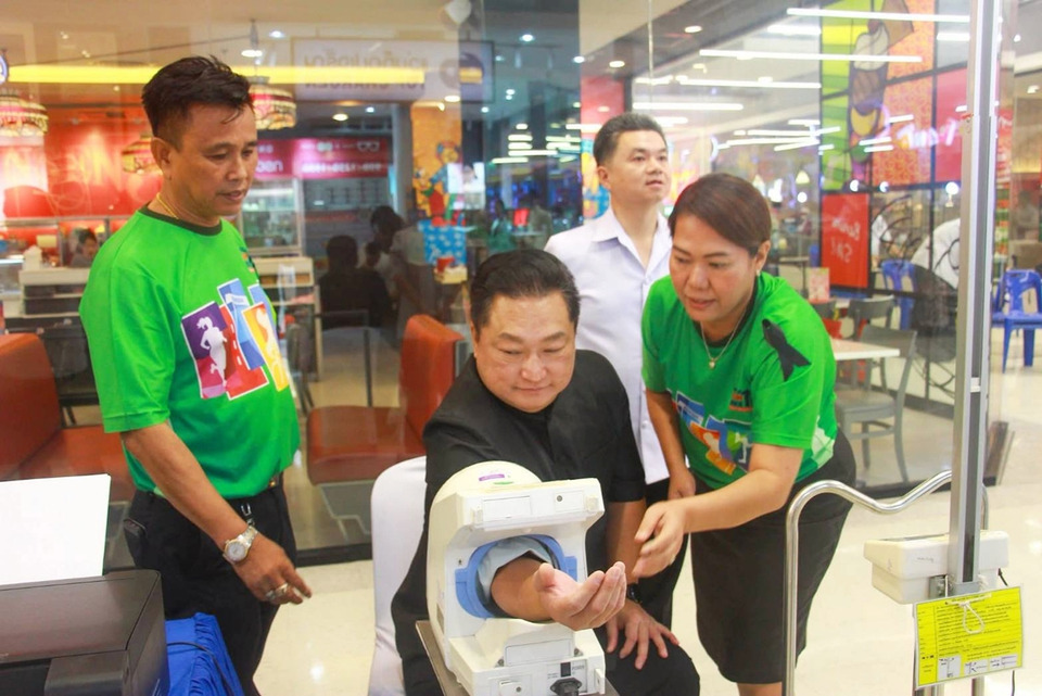 สาธารณสุขอ่างทอง จัดนิทรรศการโรคหลอดเลือดสมอง เฉลิมพระเกียรติ