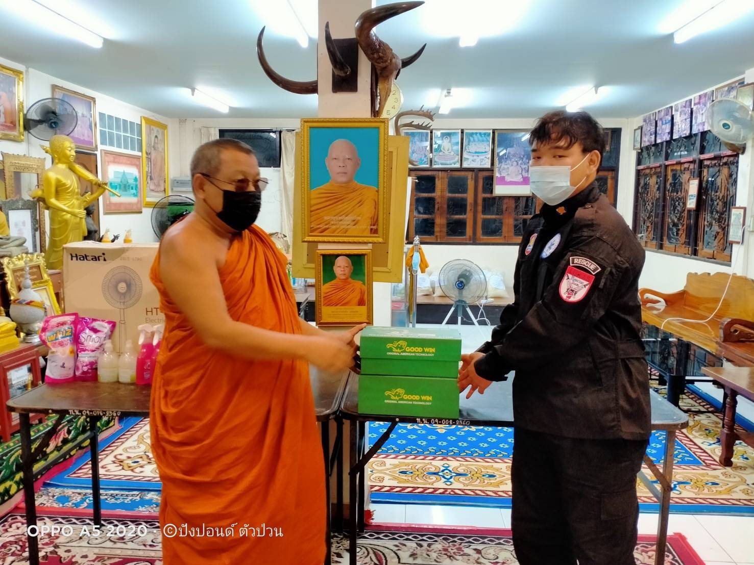 ผู้ใจบุญหลั่งไหล บริจาคอุปกรณ์ในกิจกรรมโควิด19 ให้มูลนิธิสว่างอริโยธรรมสถาน - อาสาสมัครหน่วยกู้ภัยสว่างอริโยบ้านหมี่ ลพบุรี 