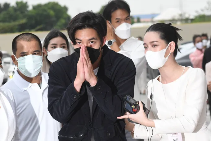 'โตโน่ ภาคิน' ร่วมพิธีไว้อาลัยวันสุดท้าย 'แตงโม นิดา'