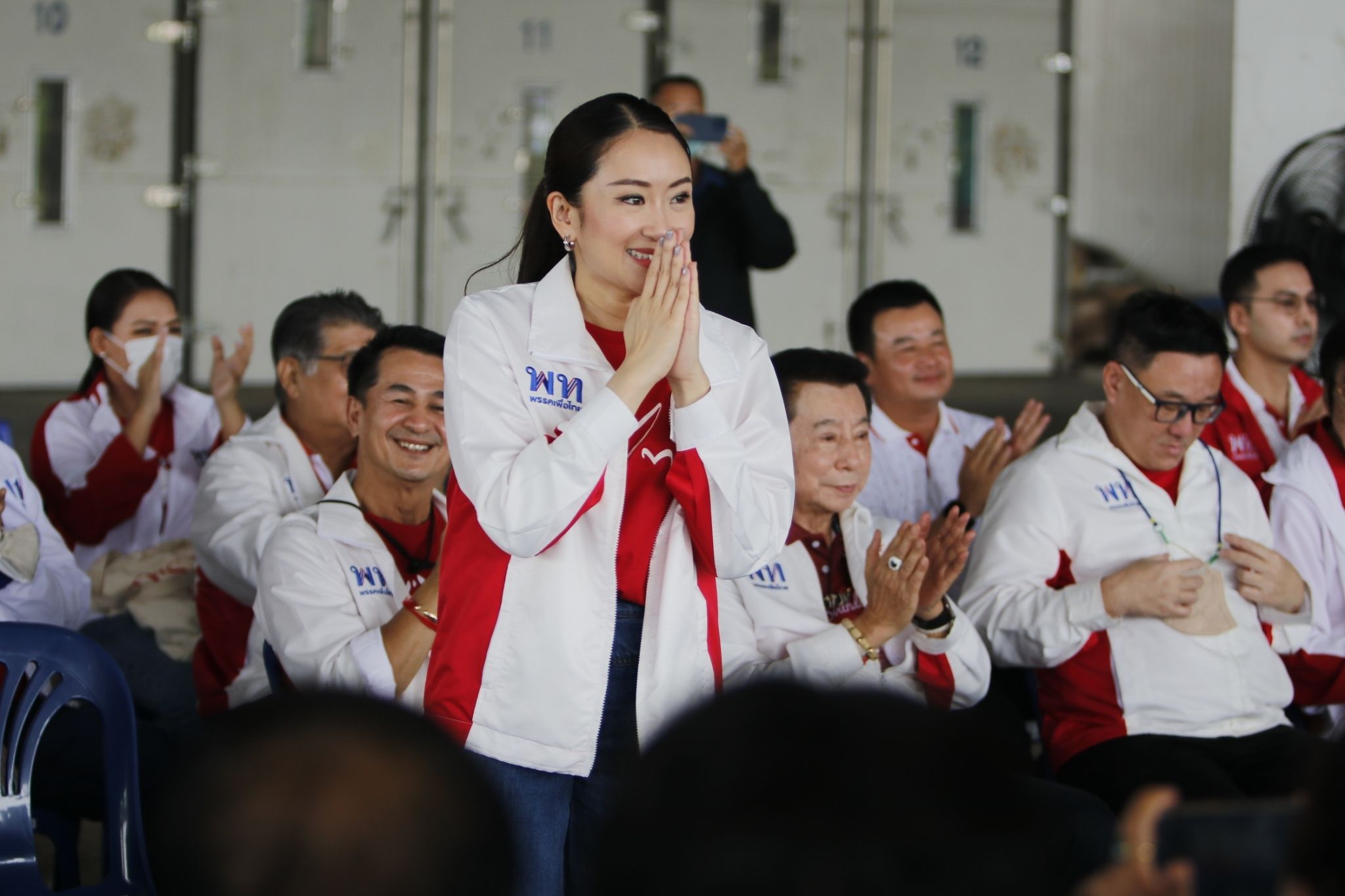"แพรทองธาร" นำครอบครัวเพื่อไทยบุกเชียงใหม่ รับปากเร่งช่วยชาวสวนลำไยราคาตกต่ำ