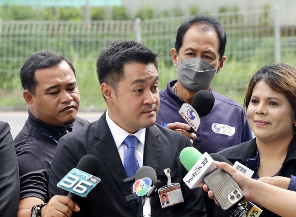 "ปดิพัทธ์" หอบหลักฐานทุจริตบ้านพักสวัสดิการทหาร ยื่นฟ้องศาลอาญาคดีทุจริตฯ