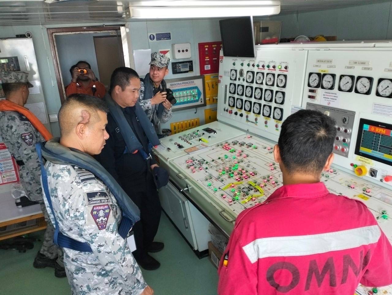 ทรภ.1 ให้ เรือหลวงกระบุรี ลาดตระเวนและเยี่ยมชมแท่นผลิตปิโตรเลียมมโนราห์ กลางอ่าวไทย    