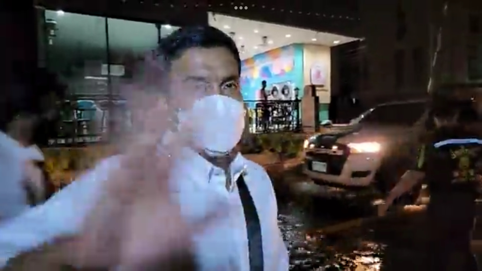 “ผู้ว่าฯชัชชาติ” ลงพื้นที่แก้น้ำท่วมกรุง ดีใจ! ครึ่งชั่วโมงระบายน้ำได้หมด