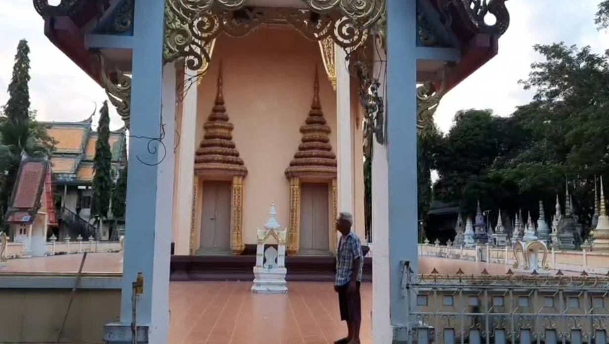 ชาวบ้านอ่าวน้อยร้องเรียนฝ่ายกฏหมายเข้าตรวจสอบเหตุมีการสั่งทุบลายปูนปั้นซุ้มประตูเพื่อให้รถแห่เข้าโบสถ์  