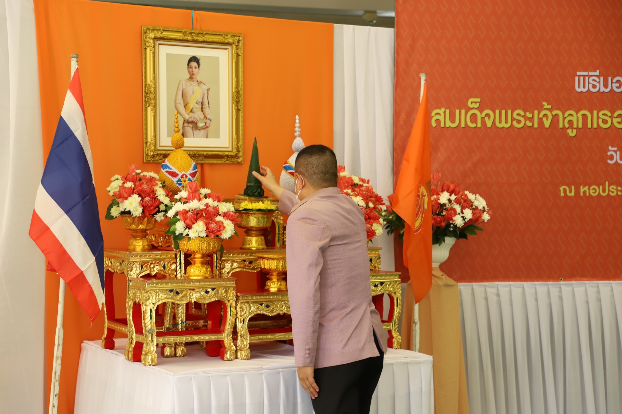 พช.นราธิวาสจัดพิธีมอบลายผ้าพระราชทานผ้าบาติกลาย สุดงดงามสื่อวิถีเสน่ห์แดนใต้ 