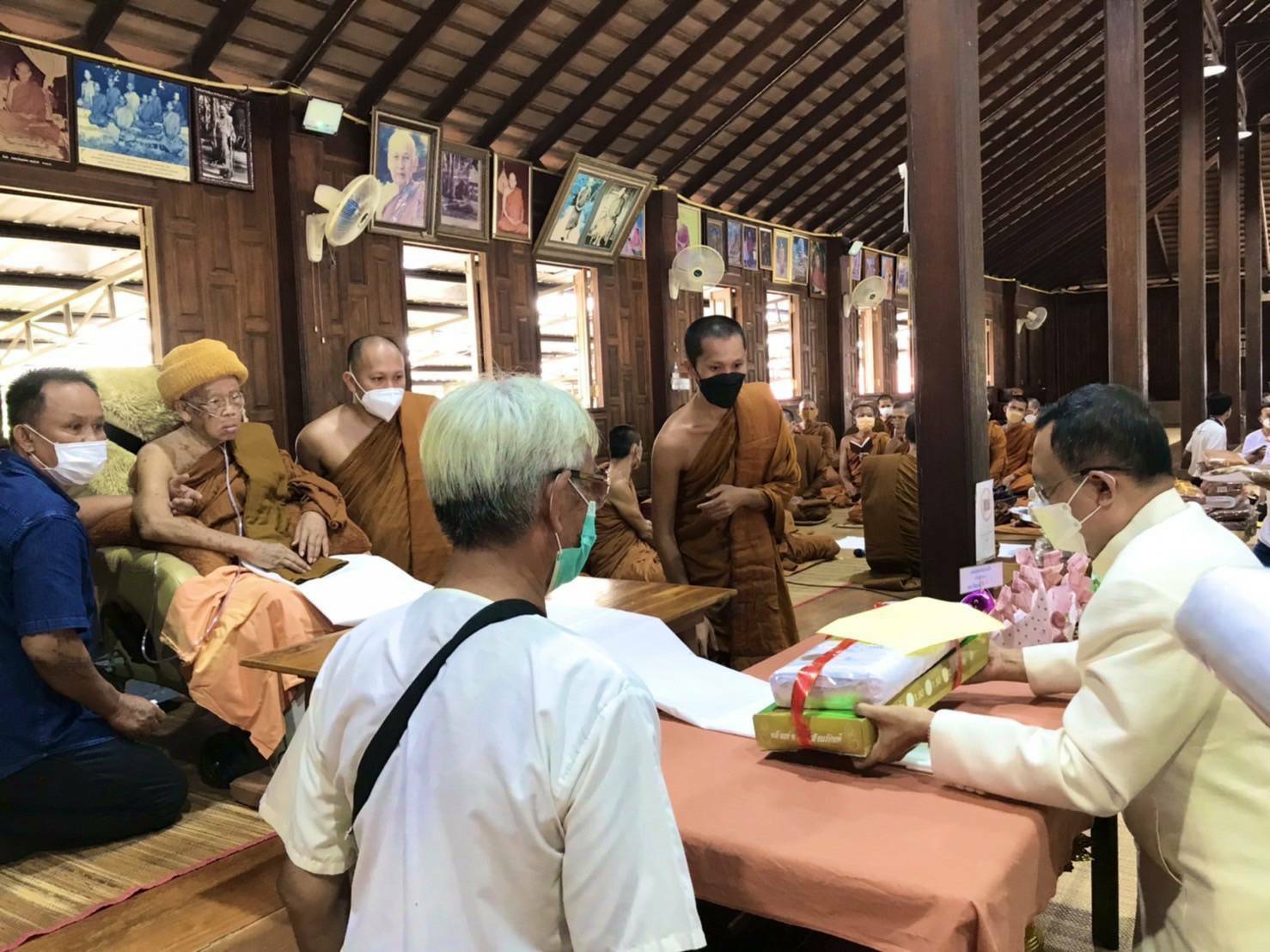 พ่อเมืองยโสธรทำบุญกฐินสามัคคีสร้างศาลาอรุณสุมนานุสรณ์ปฏิบัติธรรม