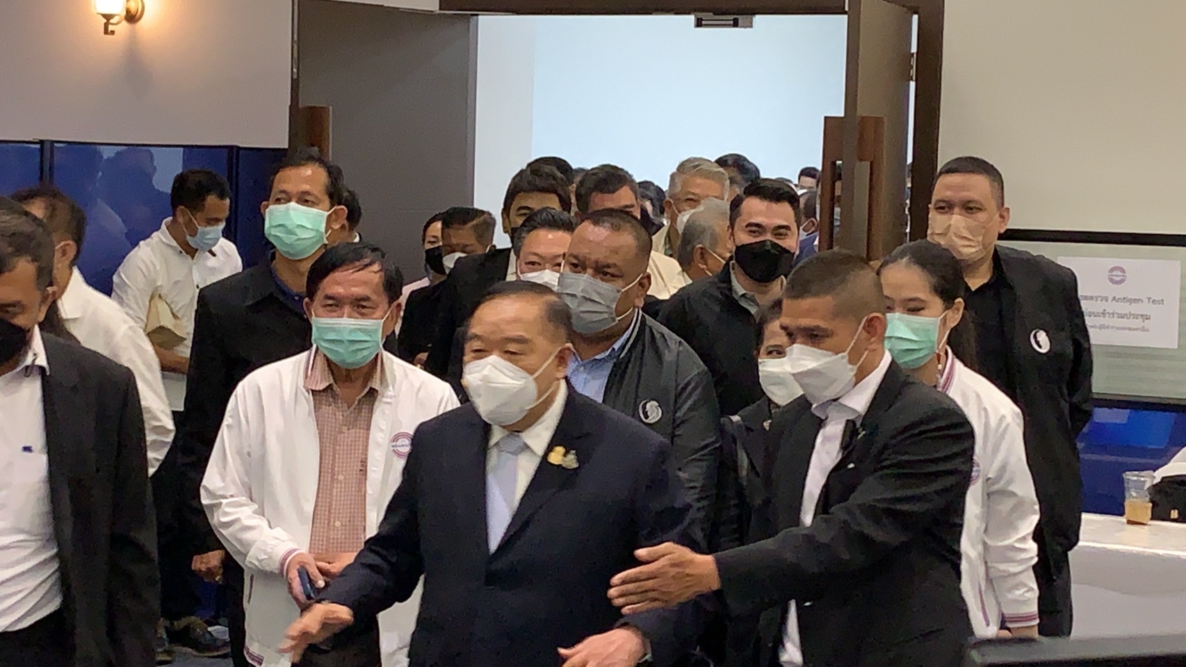 “บิ๊กป้อม” ประชุมส.ส.พปชร.บอกบรรยากาศดีจะมาบ่อย  แจงเหตุไร้เงา"สามมิตร"เป็นรมต.ต้องมีธุระบ้าง