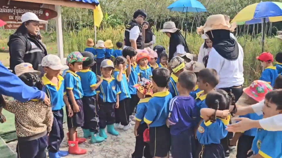 หนูน้อยบ้านโคกขี้เหล็ก เรียนรู้ทำนา-เกี่ยวข้าว สัมผัสคุณค่าข้าวไทยจากผืนนา